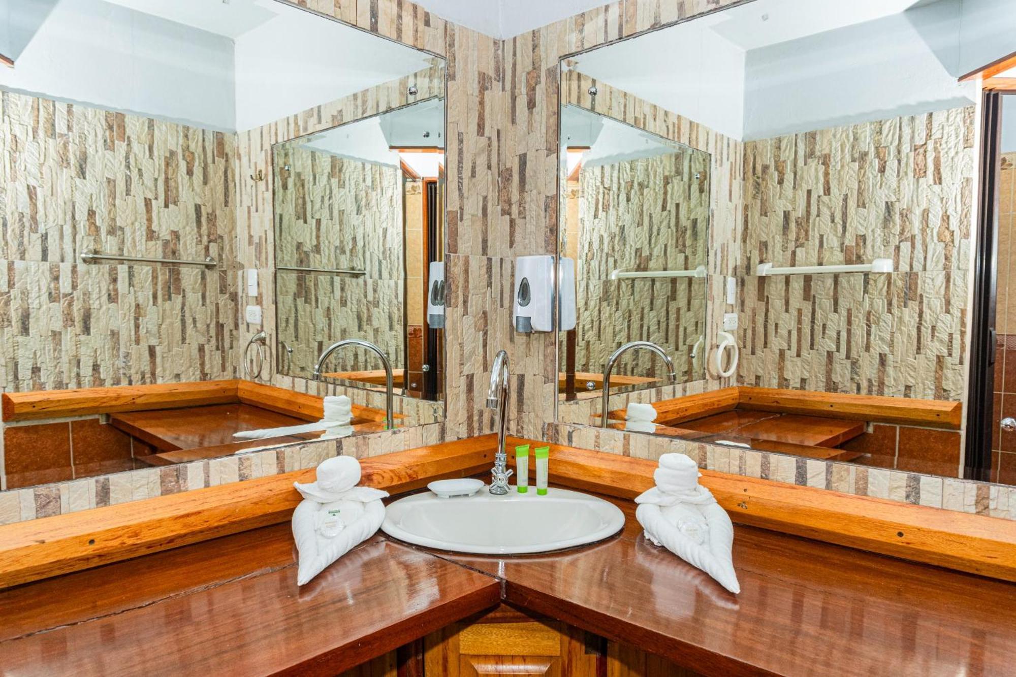 Hotel Rancho Corcovado Drakes Bay Екстериор снимка